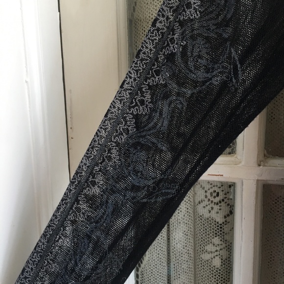 HP: LULU H Paris Zip Front Top - Size M - Picture 5 of 8